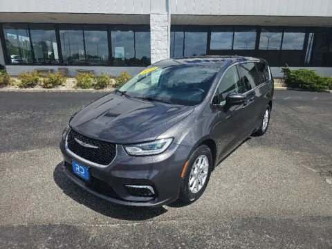 Unknown 2023 Chrysler Pacifica Touring L for sale in Muncie, IN