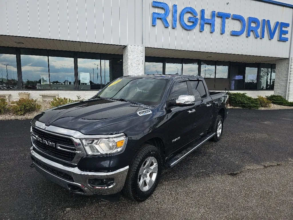 2020 RAM 1500 Big Horn/Lone Star 4x4 Crew Cab 5'7's photo