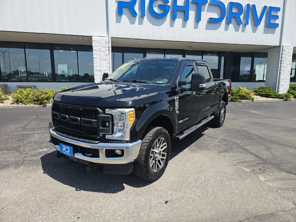 2017 Ford F-250 Lariat 4x4 Crew Cab 6-3/4' Box's photo