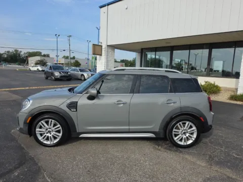 More photos of 2022 MINI Cooper Countryman at RightDrive Muncie, IN