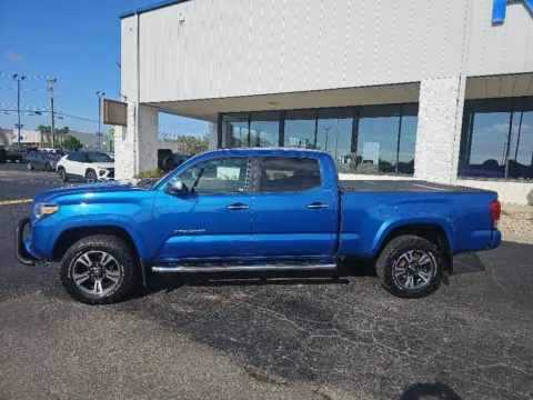 More photos of 2016 Toyota Tacoma Limited at RightDrive Muncie, IN