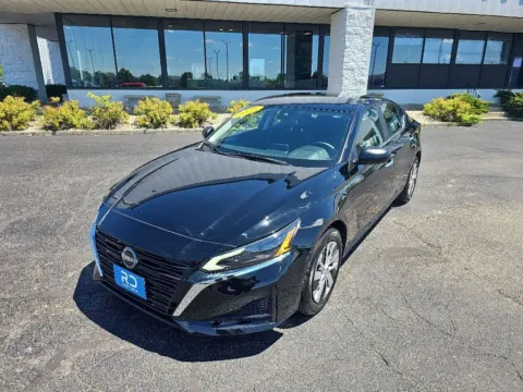 Black 2025 Nissan Altima 2.5 S for sale in Muncie, IN