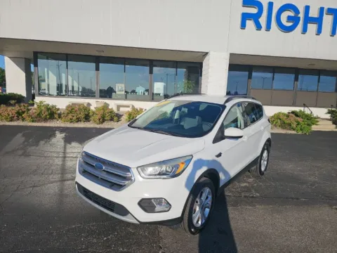 White 2017 Ford Escape SE for sale in Muncie, IN