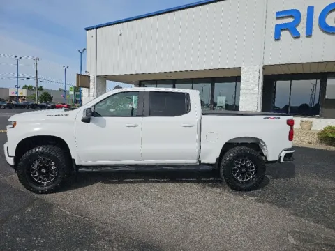More photos of 2020 Chevrolet Silverado 1500 RST at RightDrive Muncie, IN