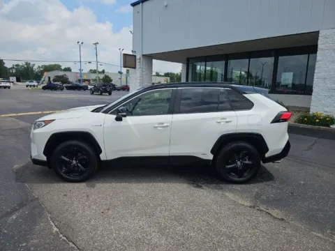 More photos of 2020 Toyota RAV4 Hybrid XSE at RightDrive Muncie, IN