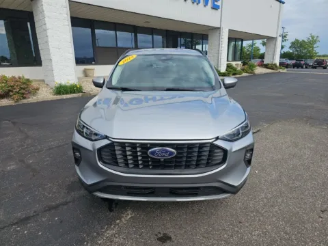 Photos of 2024 Ford Escape Platinum for sale in Muncie, IN at RightDrive Muncie
