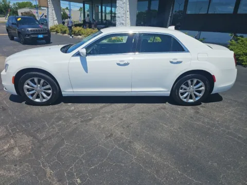 More photos of 2022 Chrysler 300 Touring at RightDrive Muncie, IN