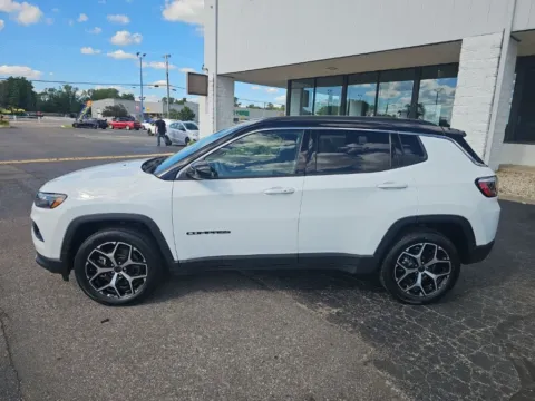More photos of 2025 Jeep Compass Limited at RightDrive Muncie, IN