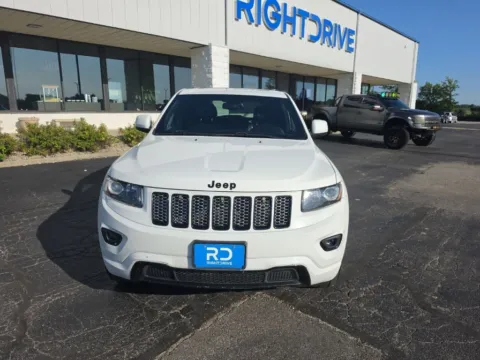 Photos of 2014 Jeep Grand Cherokee Altitude for sale in Muncie, IN at RightDrive Muncie
