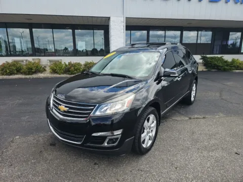 Black 2017 Chevrolet Traverse LT for sale in Muncie, IN