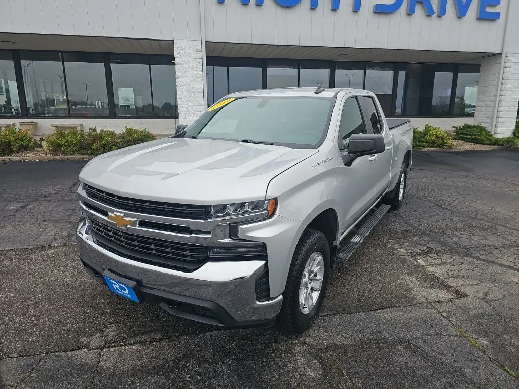 Silver 2019 Chevrolet Silverado 1500 LT for sale in Muncie, IN