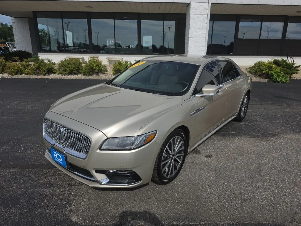 White 2017 Lincoln Continental Select for sale in Muncie, IN
