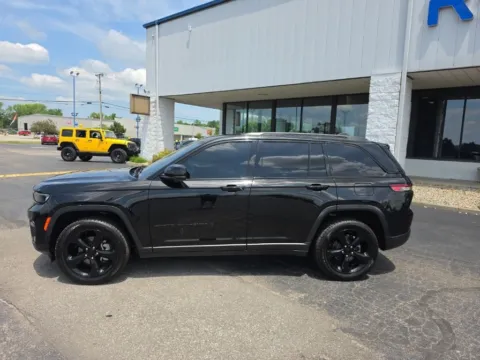 More photos of 2023 Jeep Grand Cherokee Limited at RightDrive Muncie, IN