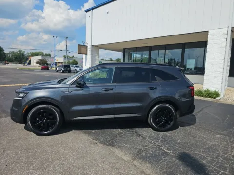 More photos of 2021 Kia Sorento S at RightDrive Muncie, IN