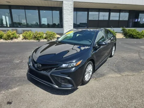 Black 2024 Toyota Camry SE for sale in Muncie, IN