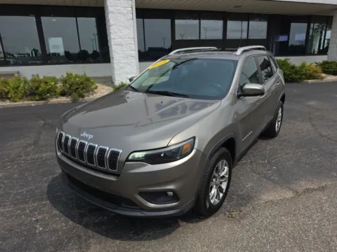 Brown 2019 Jeep Cherokee Latitude Plus for sale in Muncie, IN