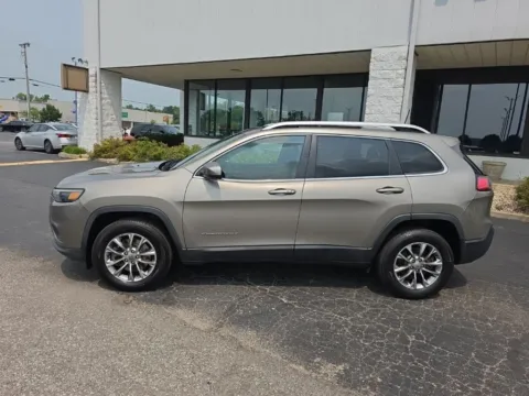 More photos of 2019 Jeep Cherokee Latitude Plus at RightDrive Muncie, IN