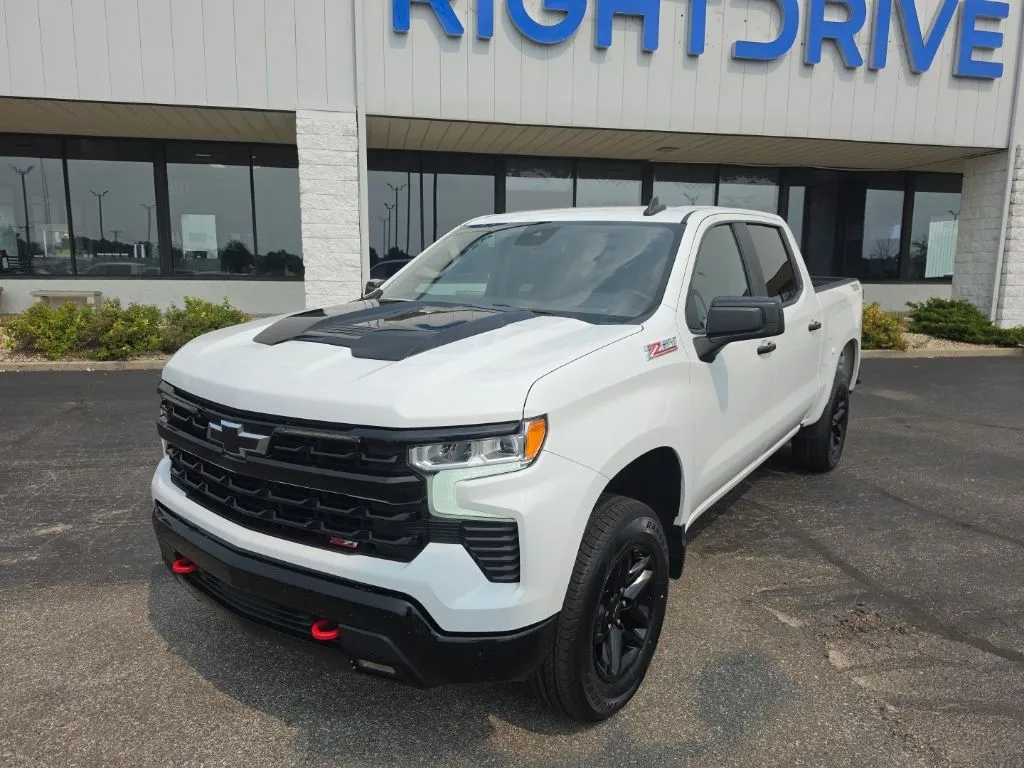White 2024 Chevrolet Silverado 1500 LT Trail Boss for sale in Muncie, IN