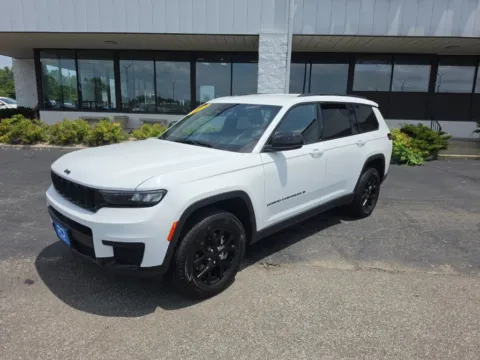 Another view of 2024 Jeep Grand Cherokee L Altitude for sale in Muncie, IN at RightDrive Muncie