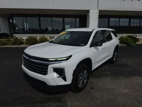 White 2025 Chevrolet Traverse LT for sale in Muncie, IN