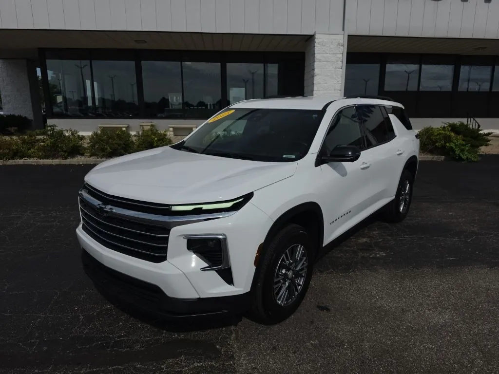 White 2025 Chevrolet Traverse LT for sale in Muncie, IN