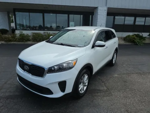 White 2020 Kia Sorento LX for sale in Muncie, IN
