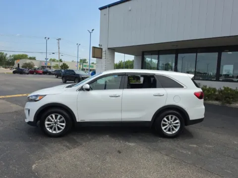 More photos of 2020 Kia Sorento LX at RightDrive Muncie, IN