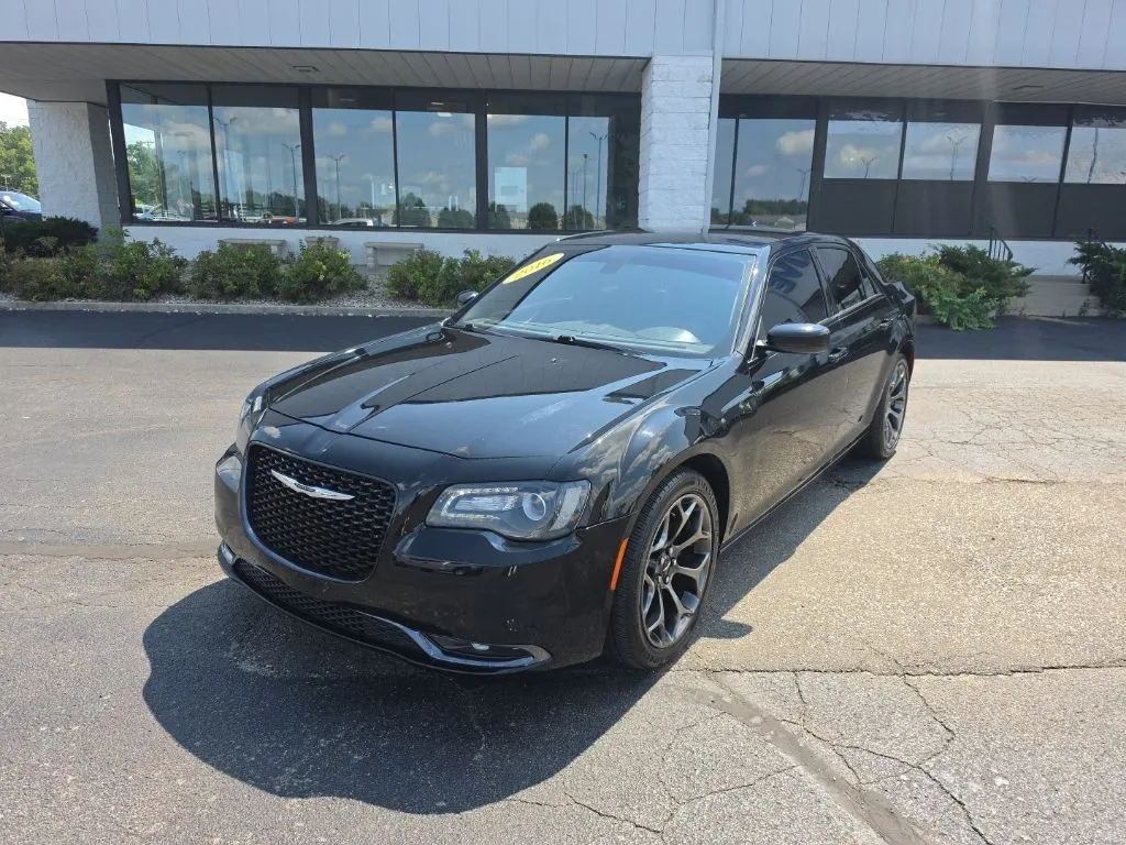 Black 2016 Chrysler 300 S for sale in Muncie, IN
