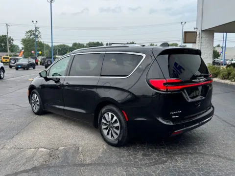 More photos of 2021 Chrysler Pacifica Touring L at RightDrive Muncie, IN