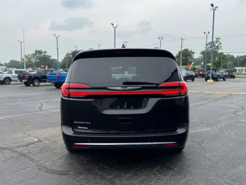 More photos of 2021 Chrysler Pacifica Touring L at RightDrive Muncie, IN