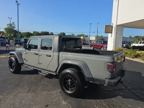 More photos of 2021 Jeep Gladiator Sport at RightDrive Muncie, IN