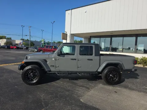 More photos of 2021 Jeep Gladiator Sport at RightDrive Muncie, IN