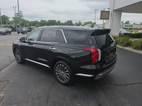 More photos of 2023 Hyundai Palisade Calligraphy at RightDrive Muncie, IN