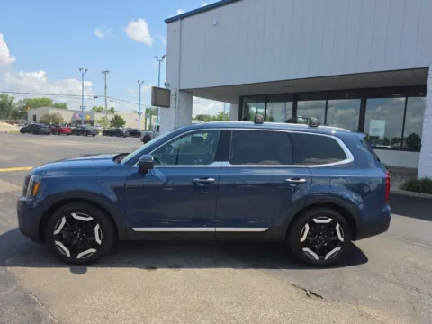 More photos of 2024 Kia Telluride S at RightDrive Muncie, IN