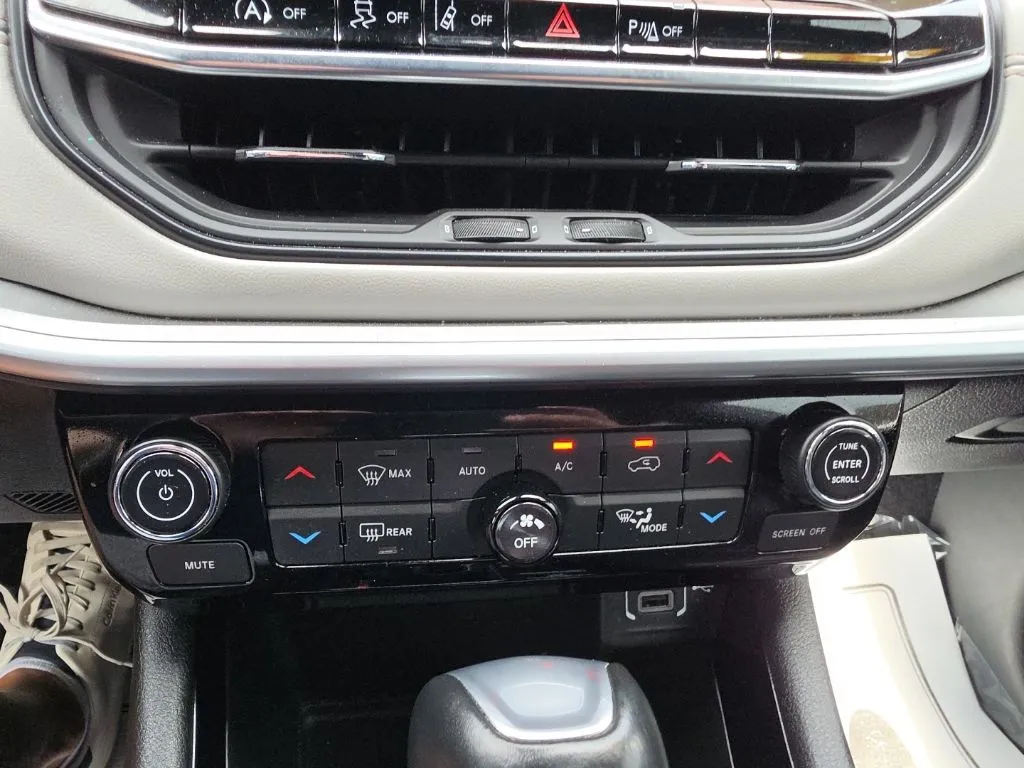 2025 Jeep Compass Limited - Photo 24