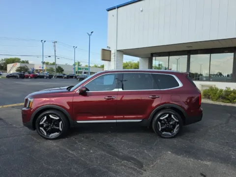 More photos of 2023 Kia Telluride S at RightDrive Muncie, IN