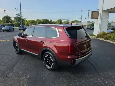 More photos of 2023 Kia Telluride S at RightDrive Muncie, IN