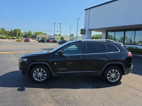 More photos of 2021 Jeep Cherokee Latitude Lux at RightDrive Muncie, IN