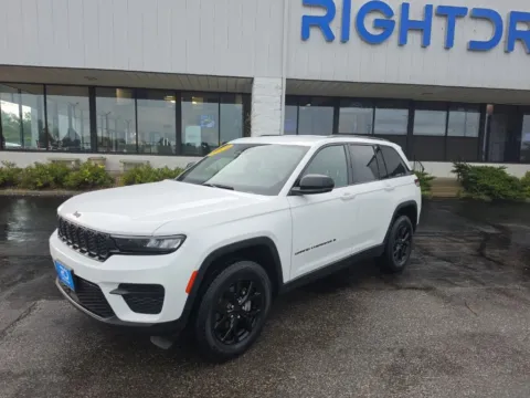Another view of 2024 Jeep Grand Cherokee Altitude for sale in Muncie, IN at RightDrive Muncie