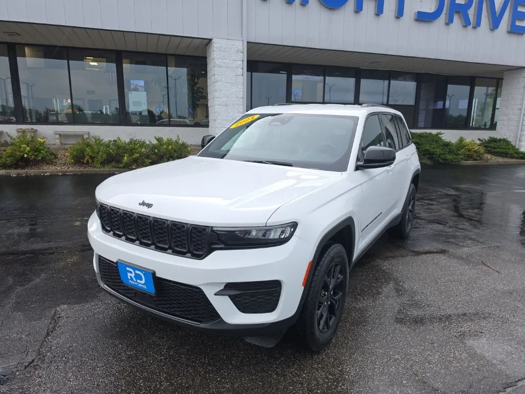 White 2024 Jeep Grand Cherokee Altitude for sale in Muncie, IN
