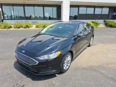 Black 2017 Ford Fusion SE for sale in Muncie, IN