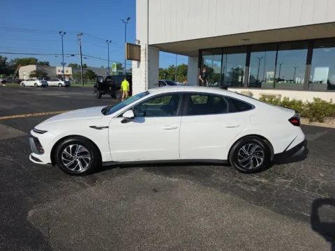 More photos of 2026 Hyundai Sonata Hybrid Blue at RightDrive Muncie, IN