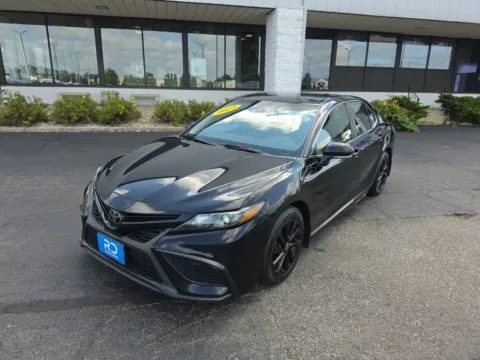 Black 2023 Toyota Camry SE for sale in Muncie, IN