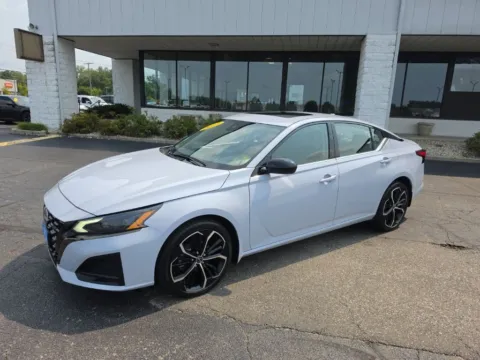 Another view of 2023 Nissan Altima 2.5 SR for sale in Muncie, IN at RightDrive Muncie