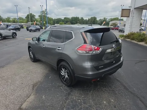 More photos of 2015 Nissan Rogue SL at RightDrive Muncie, IN