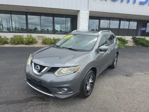 Gray 2015 Nissan Rogue SL for sale in Muncie, IN
