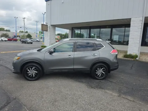 More photos of 2015 Nissan Rogue SL at RightDrive Muncie, IN