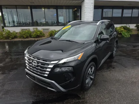 Black 2026 Nissan Rogue SL for sale in Muncie, IN