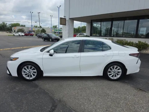 More photos of 2024 Toyota Camry SE at RightDrive Muncie, IN