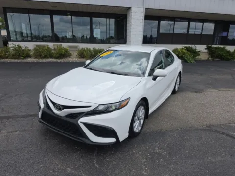 White 2024 Toyota Camry SE for sale in Muncie, IN